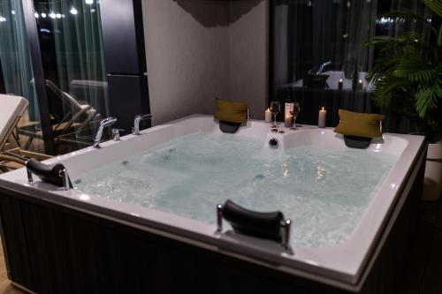 Sunshine Residence & Hotel – Batumi, IL