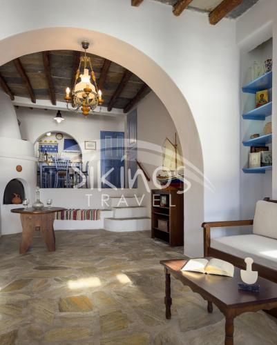 Traditional Seafront Family House in Alopronia (Sikinos)