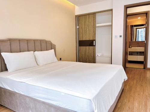 One-Bedroom Apartment with Balcony image 3