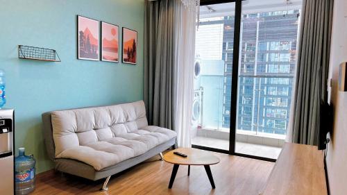 One-Bedroom Apartment with Balcony room in Vincom Center Metropolis