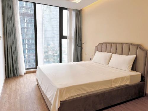 One-Bedroom Apartment with Balcony image 2