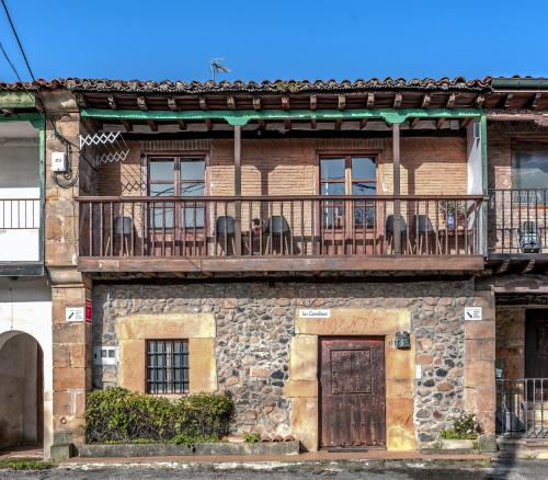 2 bedrooms, 7 beds