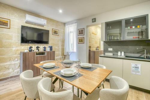 Exclusive Seafront Townhouse Central Sliema, Valletta Sea view 5