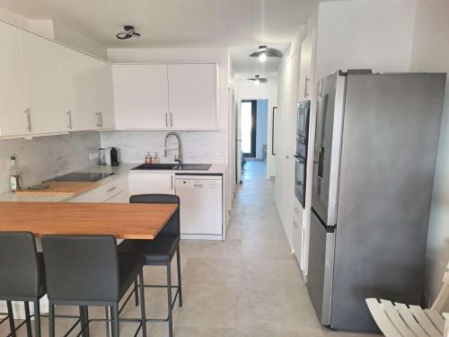 dapur, Marcogdu- Proche de Saint-Tropez Appartement pour 4 personnes avec vue sur la marina in Cogolin