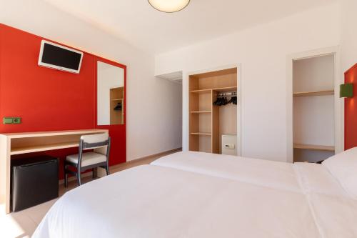 The Red Hotel - Adults Only - image 9