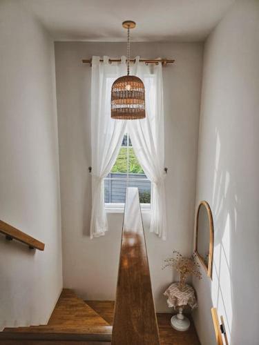 Little Cottage - 3BR House for family vacation By Little Latte House near Gibbon Rehabilitation Project