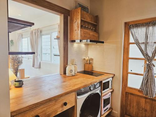 Little Cottage - 3BR House for family vacation By Little Latte House near Gibbon Rehabilitation Project