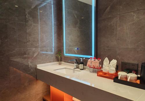 Urban Exquisite King Room image 1