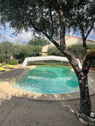 AGENCE JF IMMO - Villa climatisée avec piscine privée proche VIAS ménage inclus Wifi V0840 – khách sạn tại Bessan