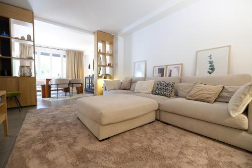 Beautiful vacation rental with private pool in the heart of the city of Avignon, sleeps 8. Beautiful vacation rental with private pool in the heart of the city of Avignon, sleeps 8.