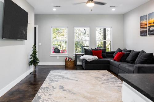 Lakefront Bliss - 3BR Home Near Marina & Beaches in Pottsboro, USA