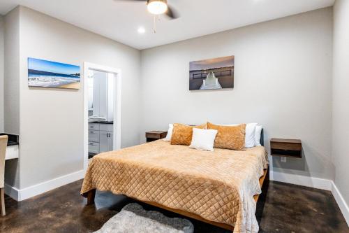 Lakefront Bliss - 3BR Home Near Marina & Beaches in Pottsboro, USA