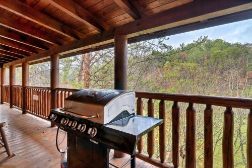 Spacious Mountain Cabin Perfect for Relaxing - image 4