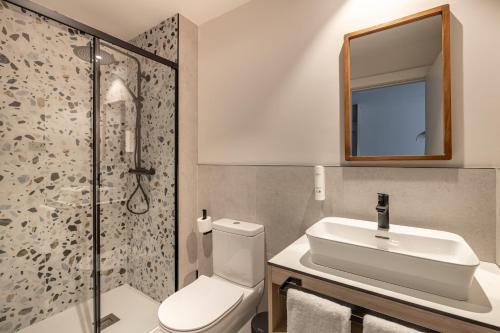 One-Bedroom Apartment image 10