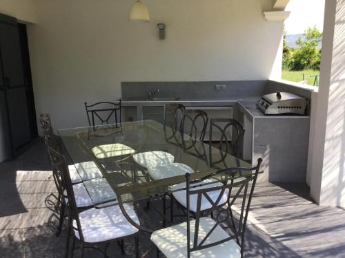 Charmante location vacances climatisée avec piscine proche de L'Isle sur la Sorgue 8 prs 4 chambres avec salles d'eau contigües LS2-331 RIBIERO - image 3