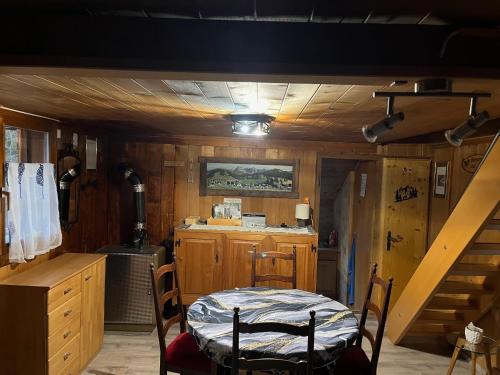 Charmant Petit Chalet 3 étoiles en Gruyère (Charmant Petit Chalet 3 etoiles en Gruyere) in 克雷敘