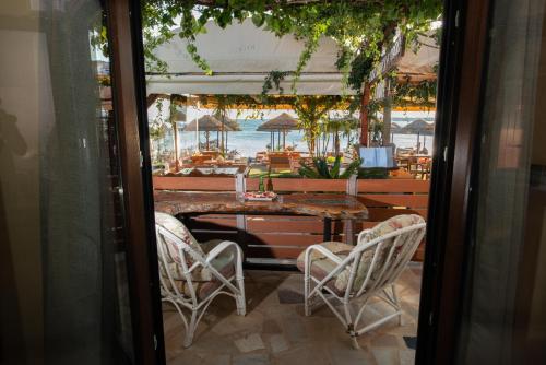 Lava Beach Suites 5