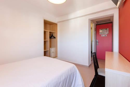 The Red Hotel - Adults Only - image 10