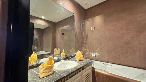 room detail thumbnail 2