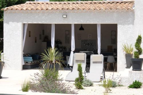 charming family house with private pool, near the center of arles, quiet, in the camargue natural park – 8 people charming family house with private pool, near the center of arles, quiet, in the camargue natural park – 8 people