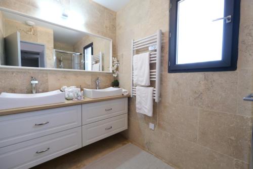 charming family house with private pool, near the center of arles, quiet, in the camargue natural park – 8 people charming family house with private pool, near the center of arles, quiet, in the camargue natural park – 8 people