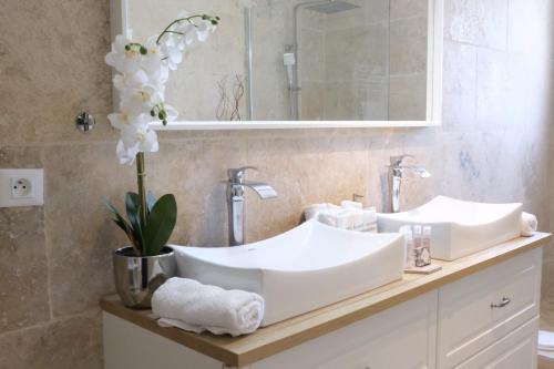 charming family house with private pool, near the center of arles, quiet, in the camargue natural park – 8 people charming family house with private pool, near the center of arles, quiet, in the camargue natural park – 8 people