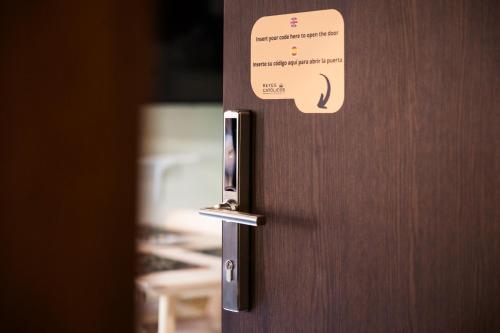 Apartamentos Reyes Católicos - image 11