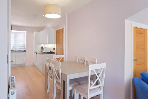 Townhouse Parking 1 Min Walk to Tolcarne Beach in Newquay City Center