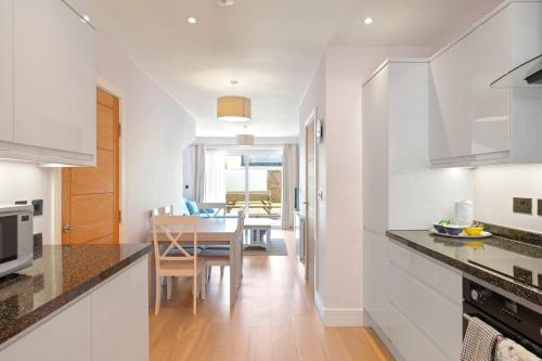 Townhouse Parking 1 Min Walk to Tolcarne Beach in Newquay City Center