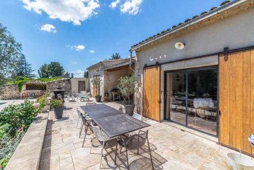 magnificent individual villa with heated swimming pool, in aureille, in the alpilles - 10 persons - Accommodation - Aureille
