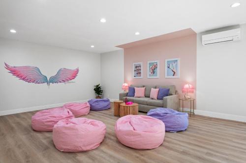 PinkBlissHouz - Pool, Spa, Firepit, Themed Rooms by MariamsBnb - Tap to explore photos