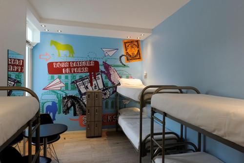 The 3 Ducks Eiffel Tower by Hiphophostels - image 2