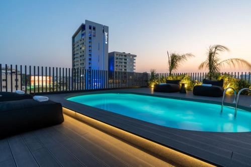 The Penthouse - 3BR Seaview with Private Pool in Larnaca — other in Harbor bldg, Apt 402, 4th floor 20 Ammoxostou, Larnaka Cyprus, 6019