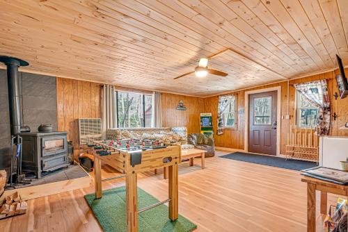 Micks Lake House in Blakeslee, USA