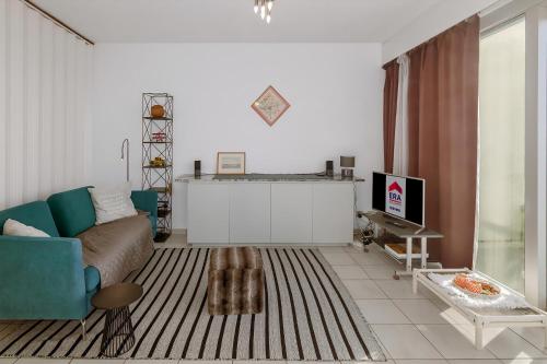 One-Bedroom Apartment image 9