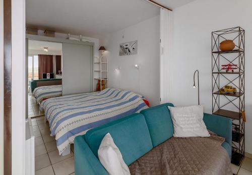 One-Bedroom Apartment image 8