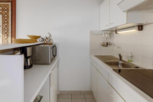 One-Bedroom Apartment image 7