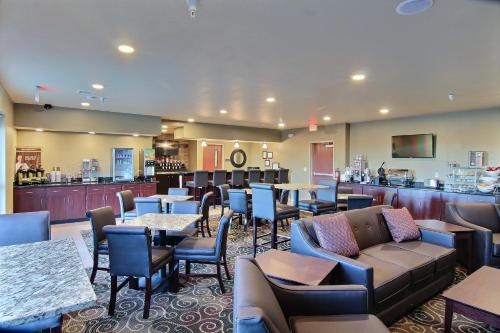 Cobblestone Hotel - McCook - 레스토랑