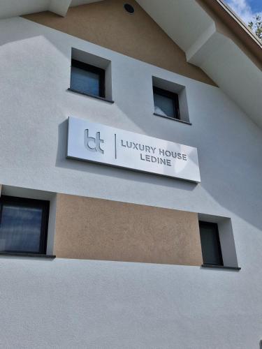 Luxury House Ledine
