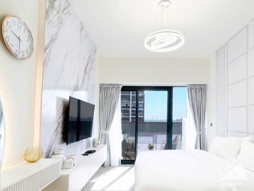 Luxury Living in Azizi Riviera & Cozy Balcony, Дубай (фото 2)