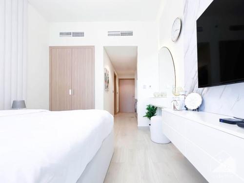 Luxury Living in Azizi Riviera & Cozy Balcony, Дубай (фото 8)