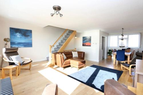 Fabulous beachfront 3 bed house with parking in Jubilee