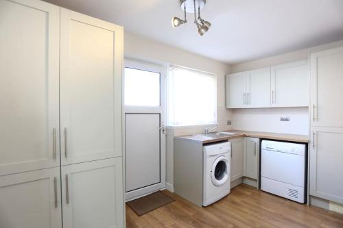 Fabulous beachfront 3 bed house with parking in Jubilee