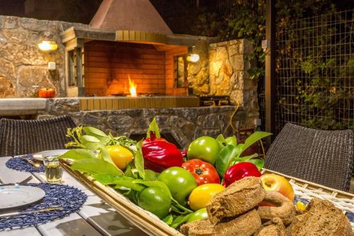 Villa Ampelaki - Premium Villa with heated pool