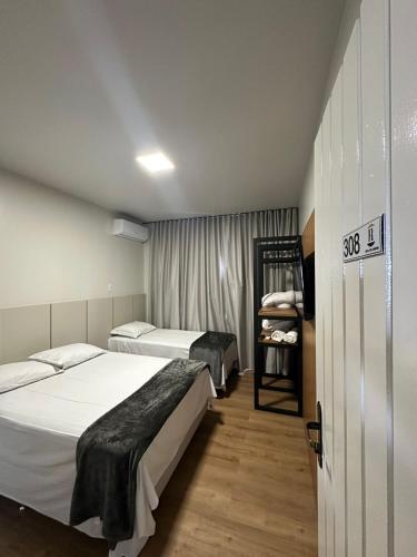 2 twin beds