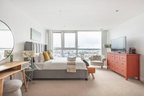 Serene Waterfront Rooms - ExCel, London