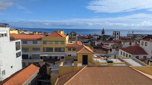 Top-Floor One-Bedroom Flats - Peaceful with Ocean and City Views 3