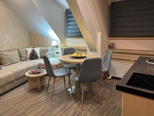Apartment with Mountain View
