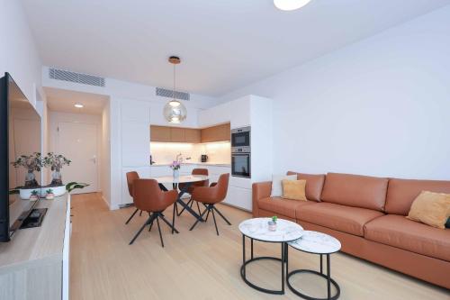 Skypark Tower 4, free parking and beautiful views, Bratislava
