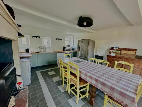 virtuve, La Pommeraie, maison avec très grand jardin (La Pommeraie, maison avec tres grand jardin) in Tracy-sur-Mer